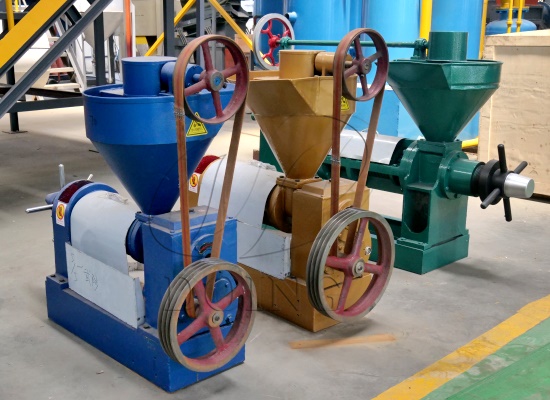 小型全自动单螺旋压榨花生油榨油机