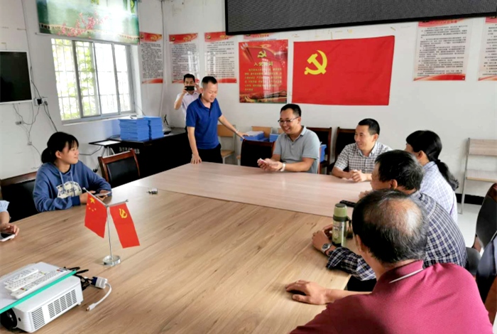 东盈董事资助大学生