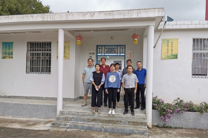 东盈董事长资助贫困大学生