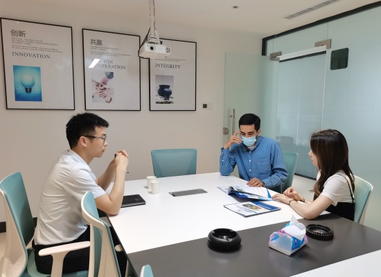 欢迎塔吉克斯坦客户的朋友来司进行棉籽油榨油机考察