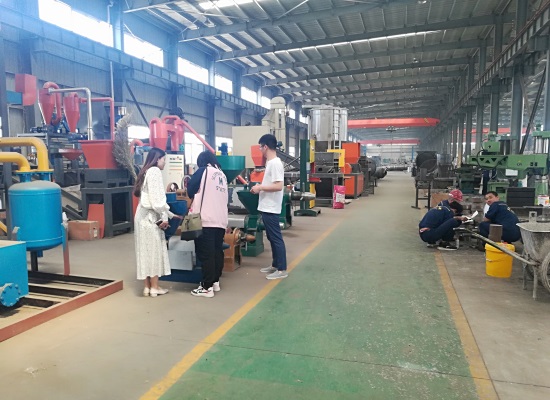 客户来访 -- 欢迎北京客户孙女士来国瑞油脂考察5吨/天大豆油生产线设备