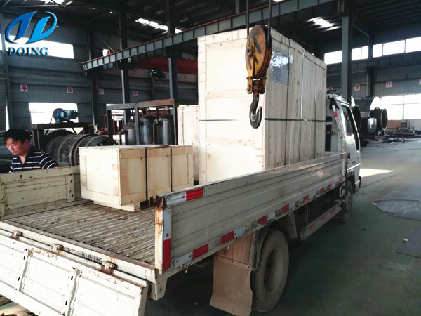 待发货的小型棕榈榨油机